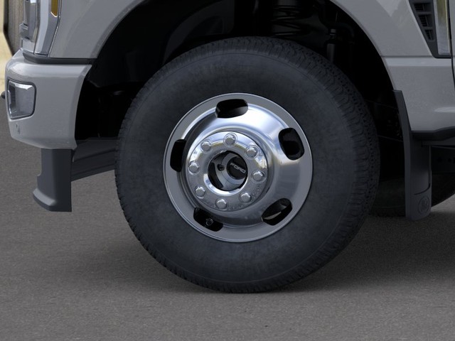 Ford Super Duty F-350 DRW Vehicle Image 19