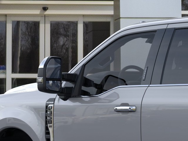 Ford Super Duty F-350 DRW Vehicle Image 20
