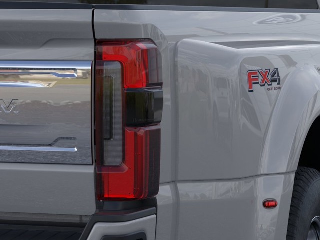Ford Super Duty F-350 DRW Vehicle Image 21