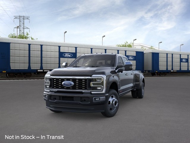 Ford Super Duty F-350 DRW Vehicle Full-screen Gallery Image 2