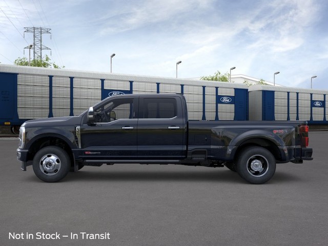 Ford Super Duty F-350 DRW Vehicle Full-screen Gallery Image 3