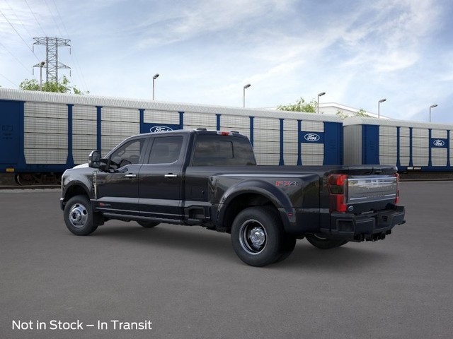 Ford Super Duty F-350 DRW Vehicle Full-screen Gallery Image 4