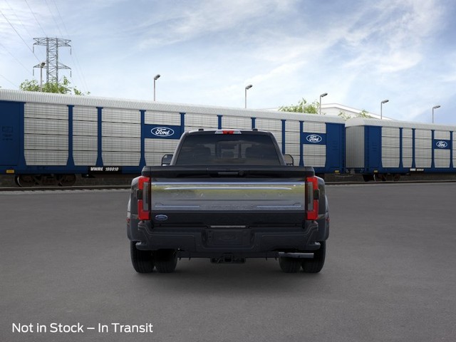 Ford Super Duty F-350 DRW Vehicle Full-screen Gallery Image 5