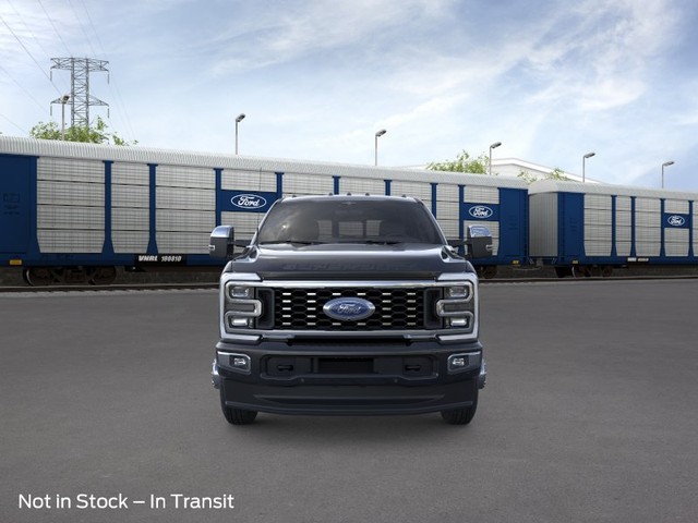Ford Super Duty F-350 DRW Vehicle Full-screen Gallery Image 6