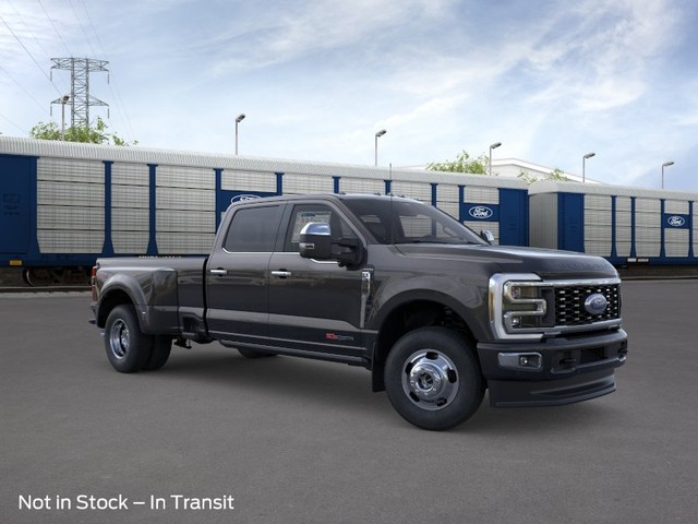 Ford Super Duty F-350 DRW Vehicle Full-screen Gallery Image 7