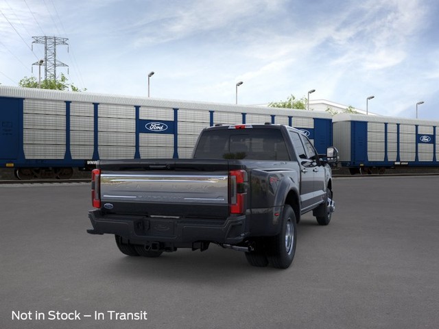 Ford Super Duty F-350 DRW Vehicle Full-screen Gallery Image 8