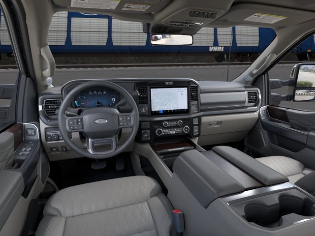 Ford Super Duty F-350 DRW Vehicle Full-screen Gallery Image 9