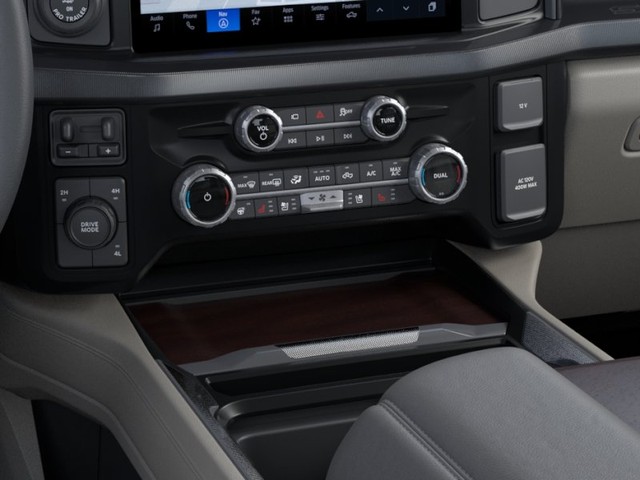 Ford Super Duty F-350 DRW Vehicle Full-screen Gallery Image 15