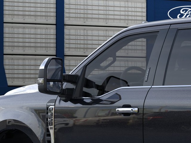 Ford Super Duty F-350 DRW Vehicle Full-screen Gallery Image 20