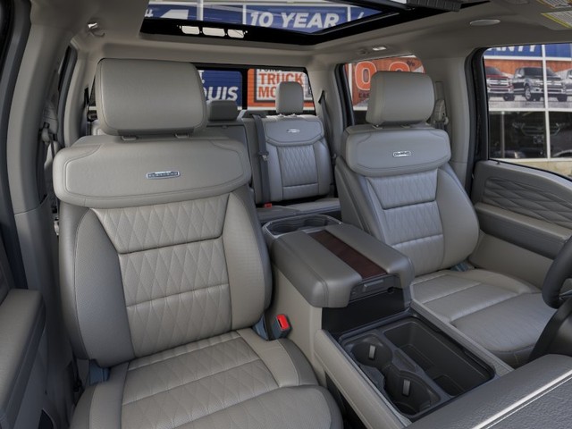 Ford Super Duty F-250 SRW Vehicle Full-screen Gallery Image 10