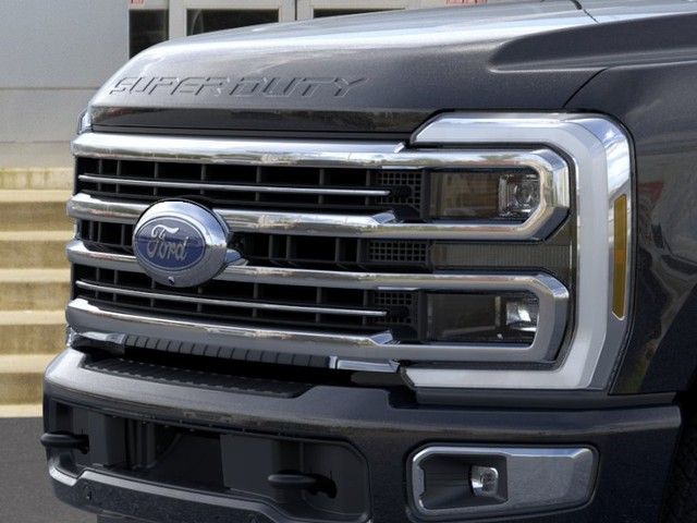 Ford Super Duty F-250 SRW Vehicle Full-screen Gallery Image 17