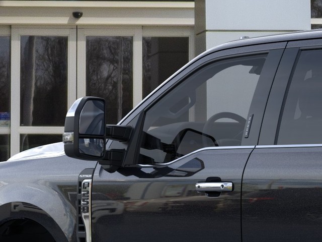 Ford Super Duty F-250 SRW Vehicle Full-screen Gallery Image 20