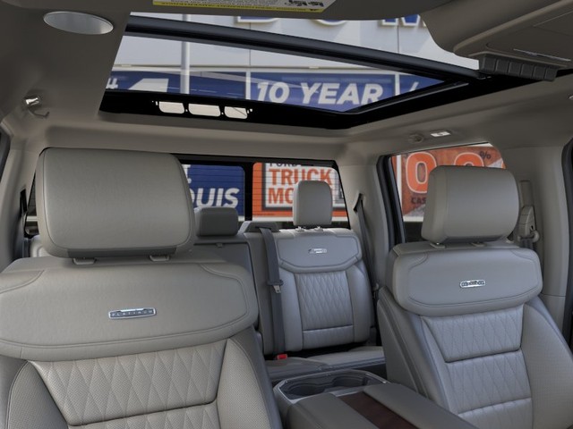 Ford Super Duty F-250 SRW Vehicle Full-screen Gallery Image 22