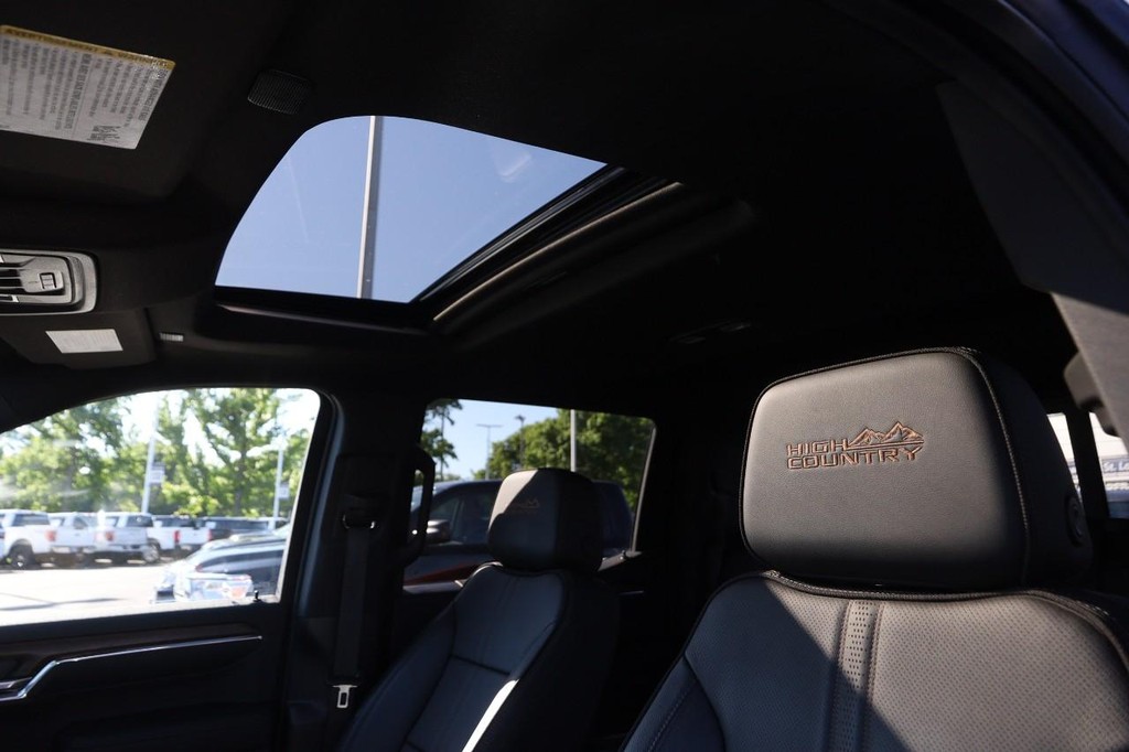 Chevrolet Silverado 1500 Vehicle Full-screen Gallery Image 08