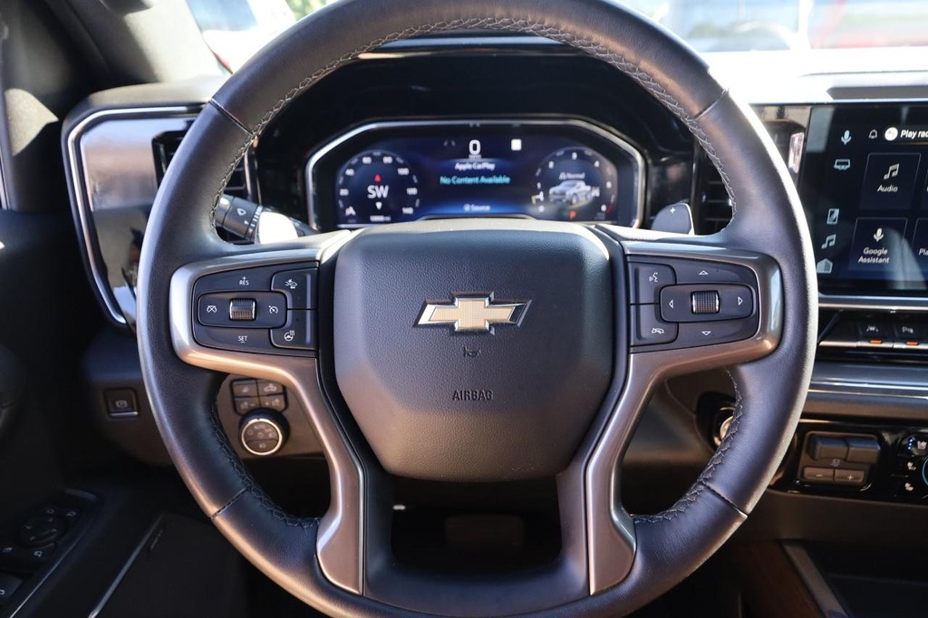 Chevrolet Silverado 1500 Vehicle Full-screen Gallery Image 11