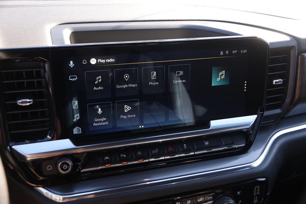 Chevrolet Silverado 1500 Vehicle Full-screen Gallery Image 17