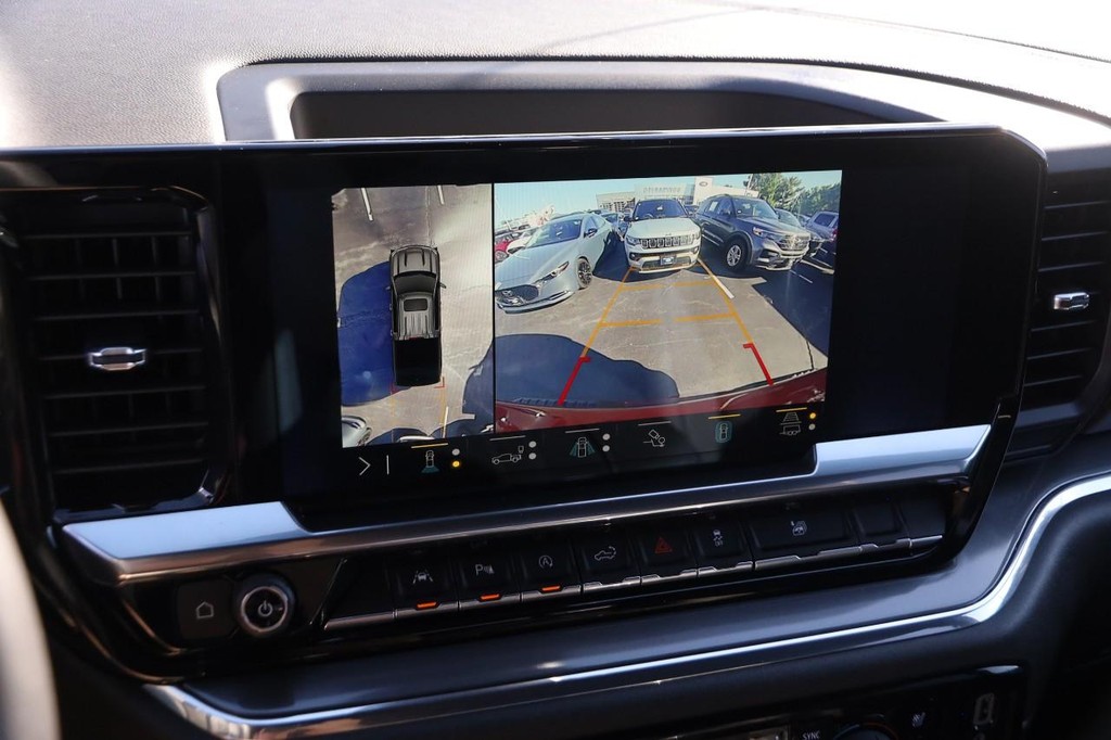 Chevrolet Silverado 1500 Vehicle Full-screen Gallery Image 18