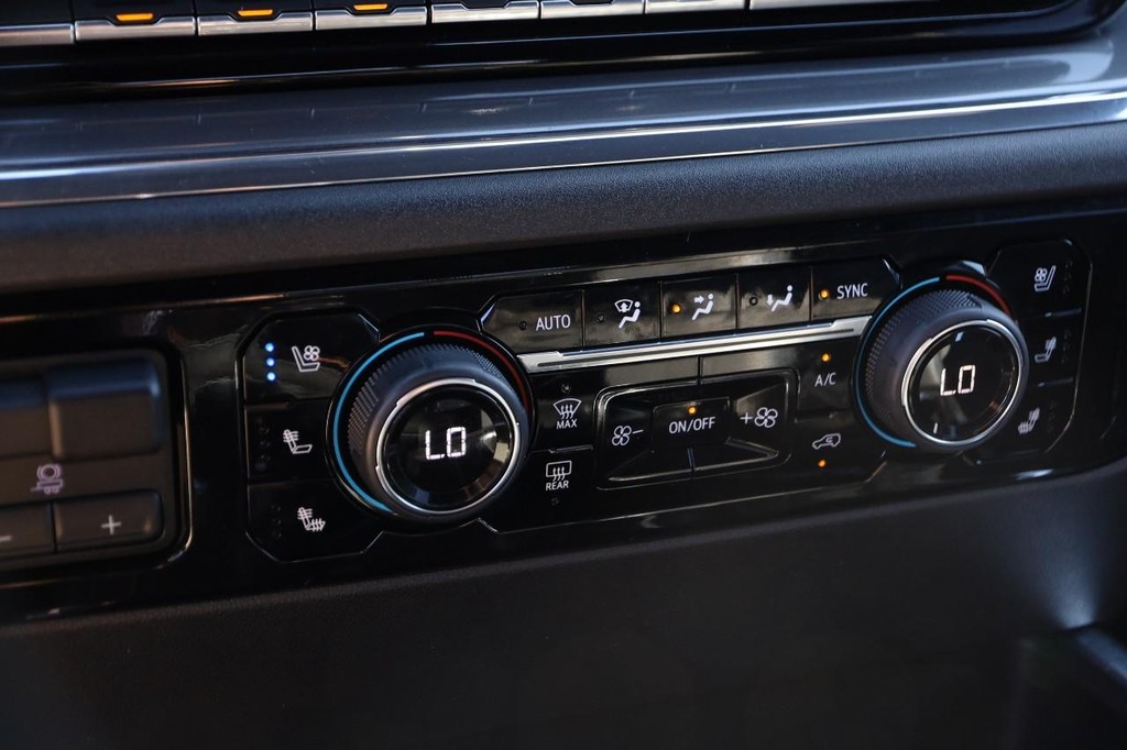 Chevrolet Silverado 1500 Vehicle Full-screen Gallery Image 19