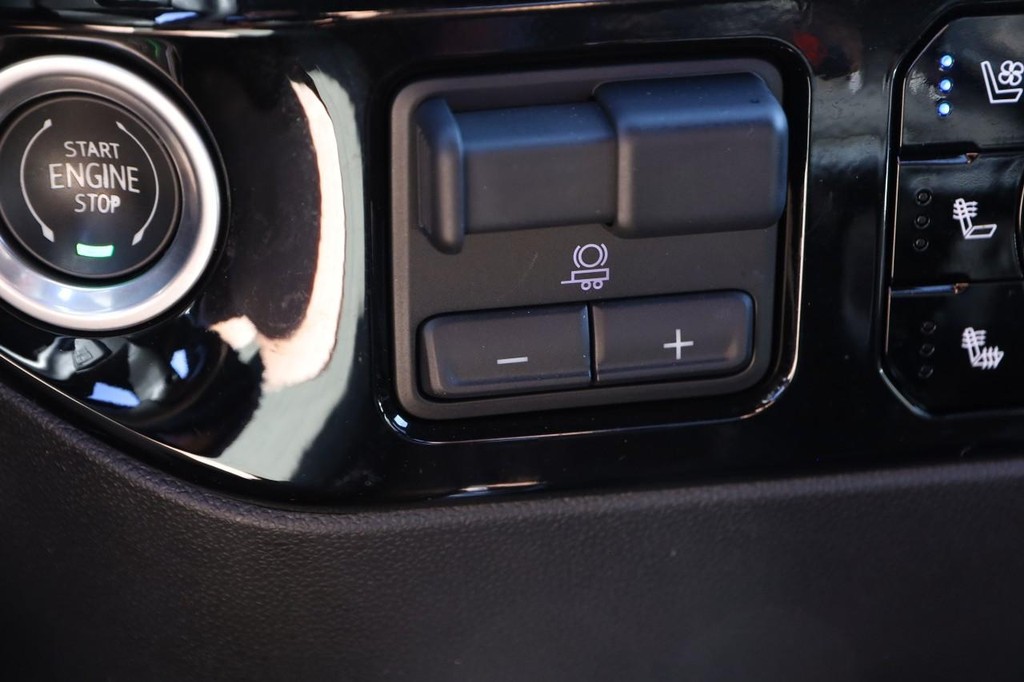 Chevrolet Silverado 1500 Vehicle Full-screen Gallery Image 20