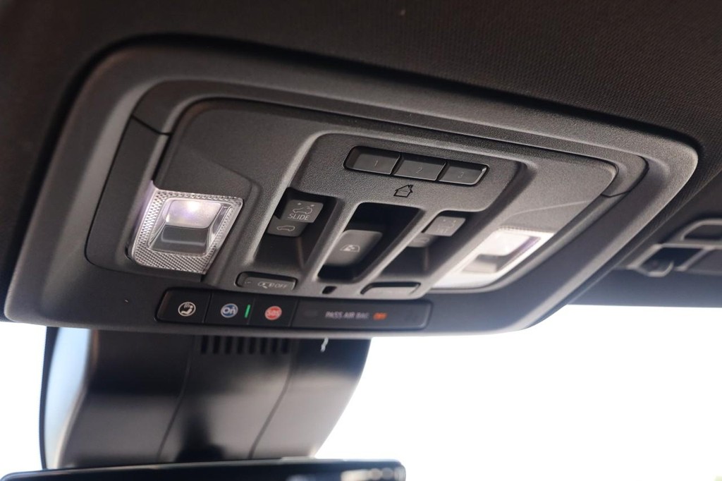 Chevrolet Silverado 1500 Vehicle Full-screen Gallery Image 22