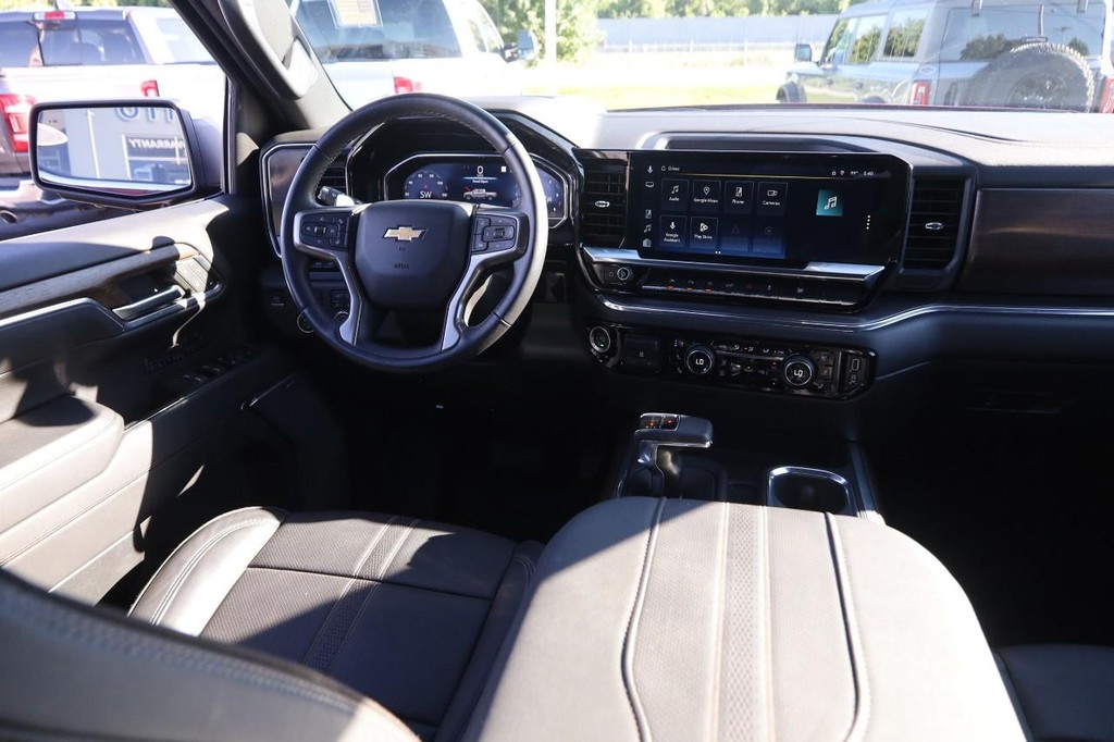 Chevrolet Silverado 1500 Vehicle Full-screen Gallery Image 25