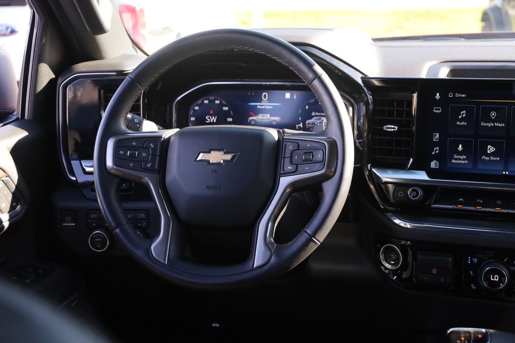Chevrolet Silverado 1500 Vehicle Full-screen Gallery Image 26