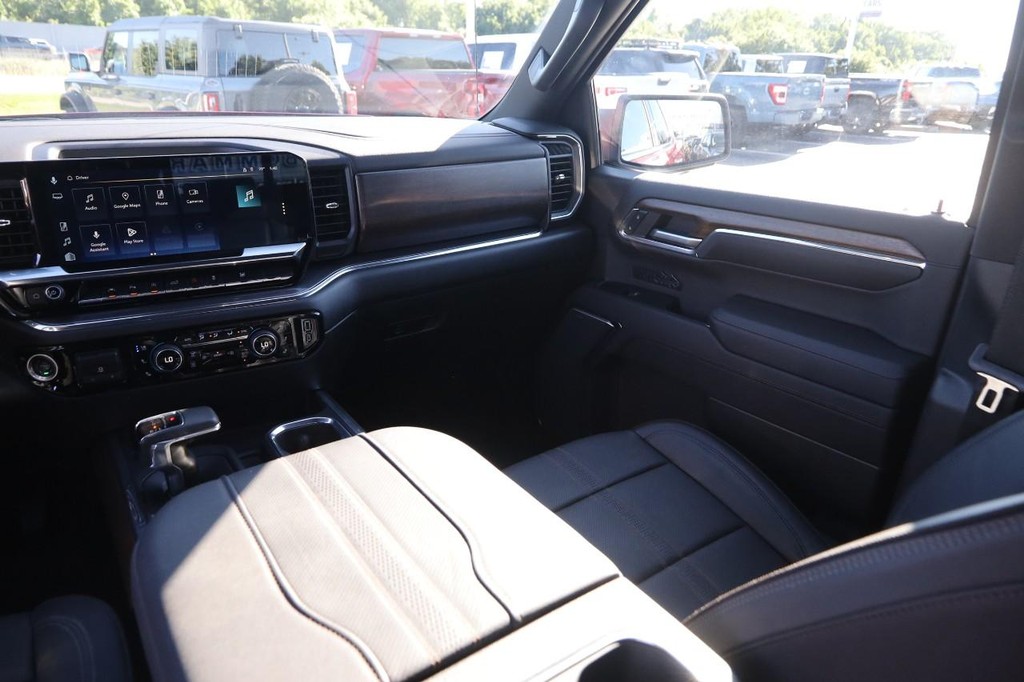 Chevrolet Silverado 1500 Vehicle Full-screen Gallery Image 28