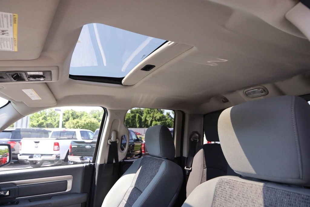 Ram 1500 Vehicle Full-screen Gallery Image 8
