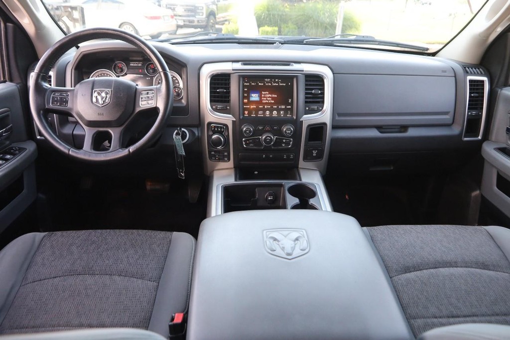 Ram 1500 Vehicle Full-screen Gallery Image 21