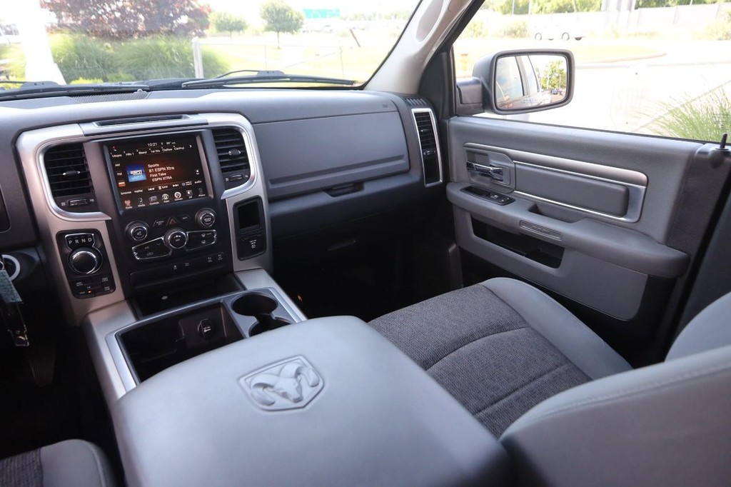 Ram 1500 Vehicle Full-screen Gallery Image 25