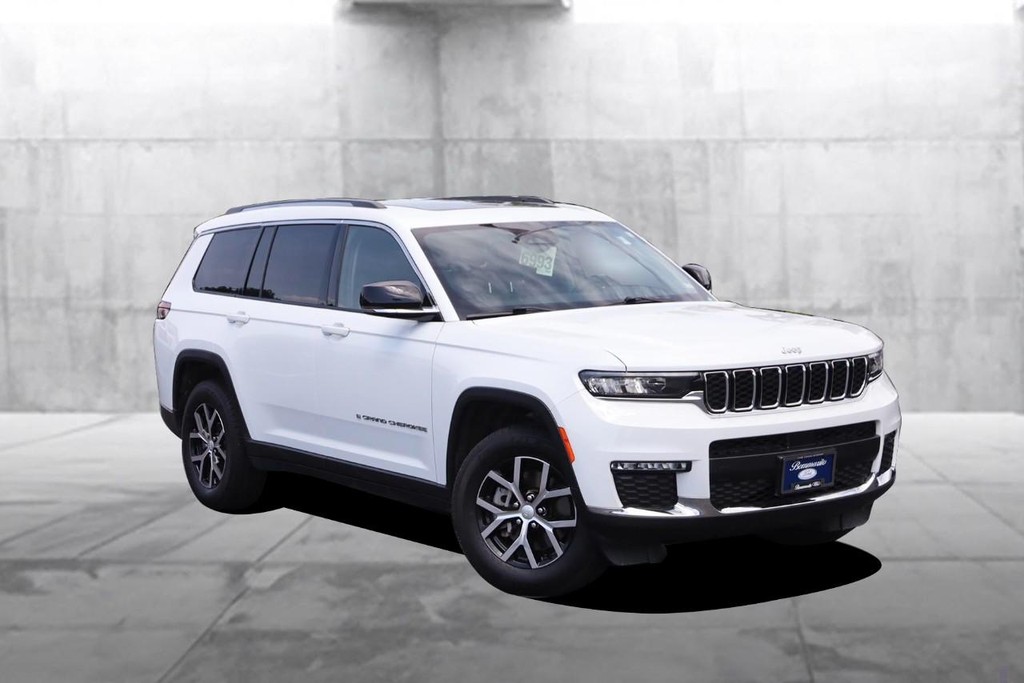 Jeep Grand Cherokee L Vehicle Image 02