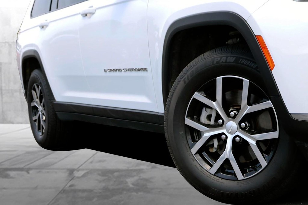 Jeep Grand Cherokee L Vehicle Image 03