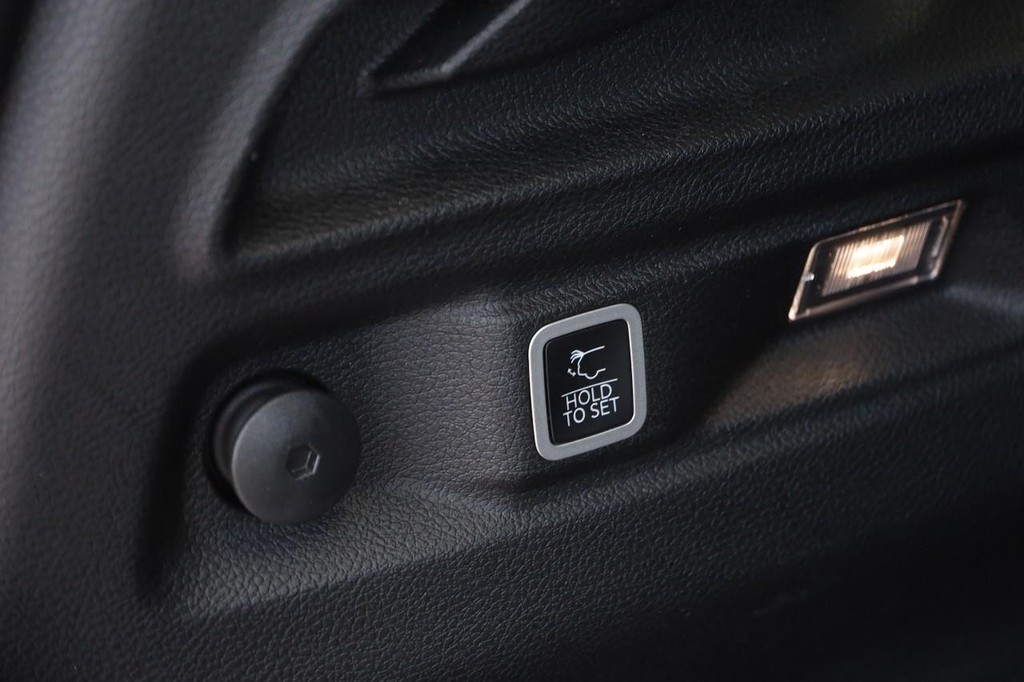 Jeep Grand Cherokee L Vehicle Image 08