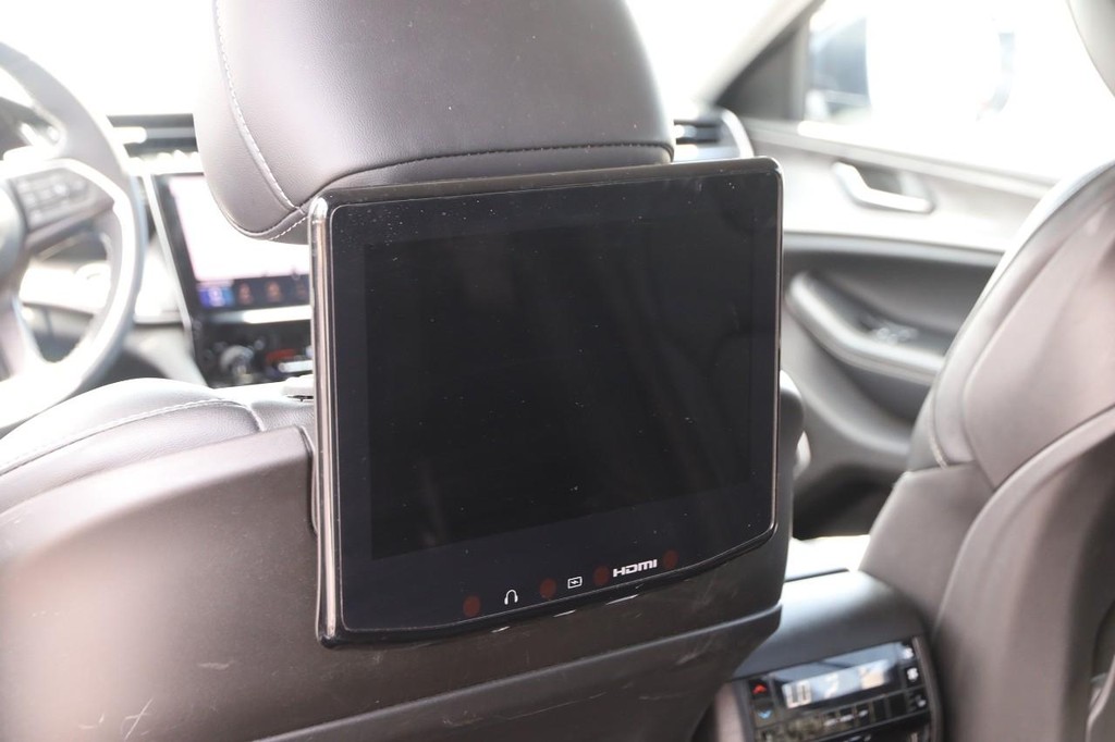 Jeep Grand Cherokee L Vehicle Image 12
