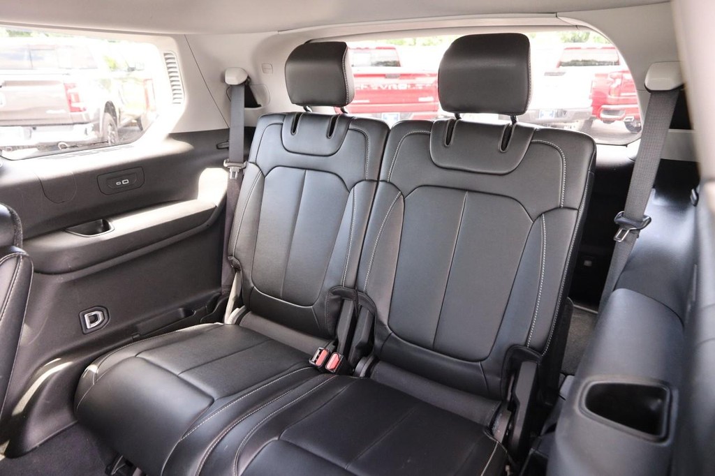 Jeep Grand Cherokee L Vehicle Image 13