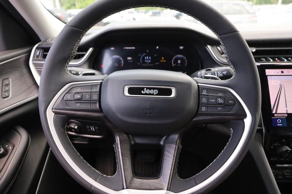 Jeep Grand Cherokee L Vehicle Image 14