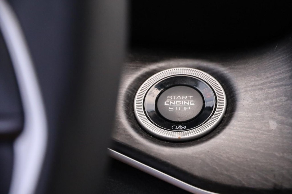 Jeep Grand Cherokee L Vehicle Image 18