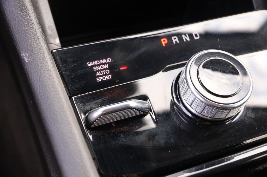 Jeep Grand Cherokee L Vehicle Image 23