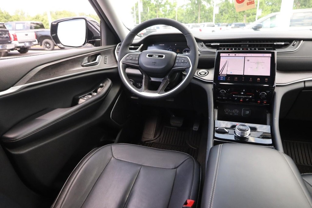 Jeep Grand Cherokee L Vehicle Image 26