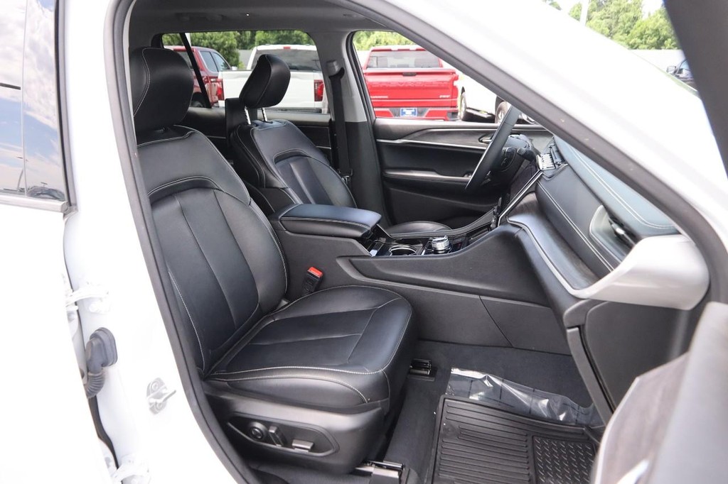 Jeep Grand Cherokee L Vehicle Image 30