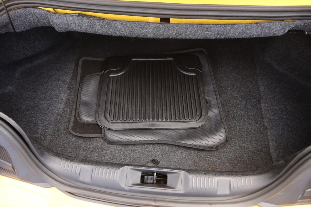 Ford Mustang Vehicle Full-screen Gallery Image 7