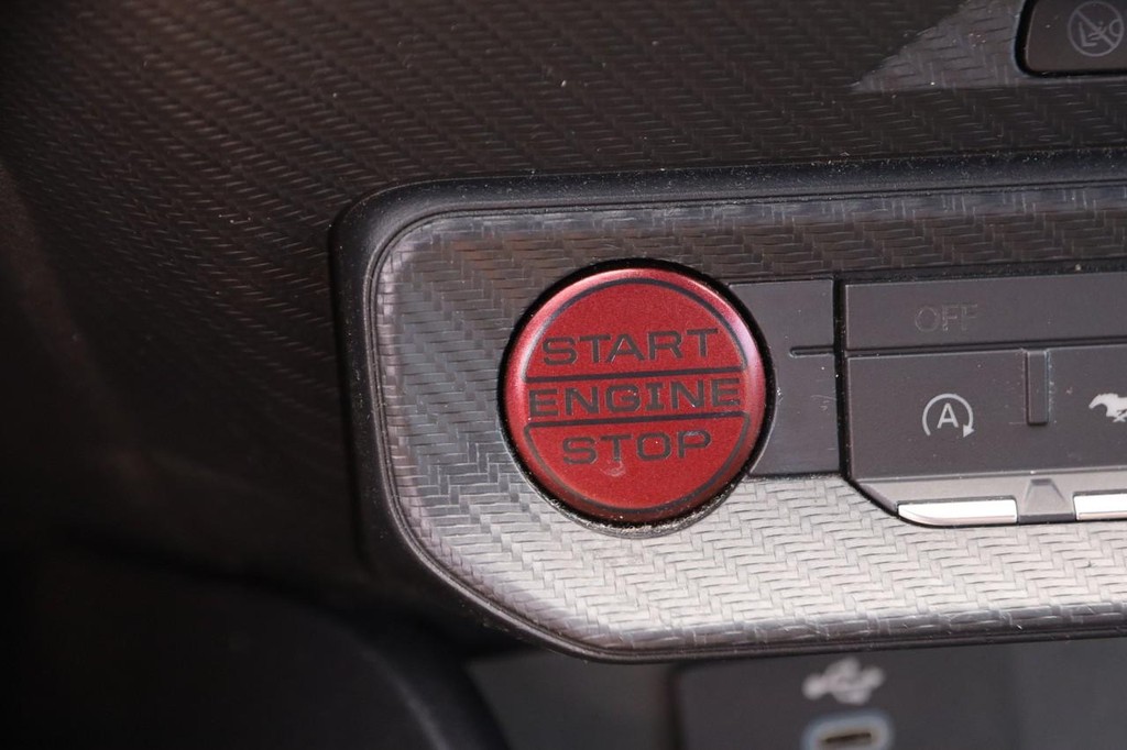 Ford Mustang Vehicle Full-screen Gallery Image 14