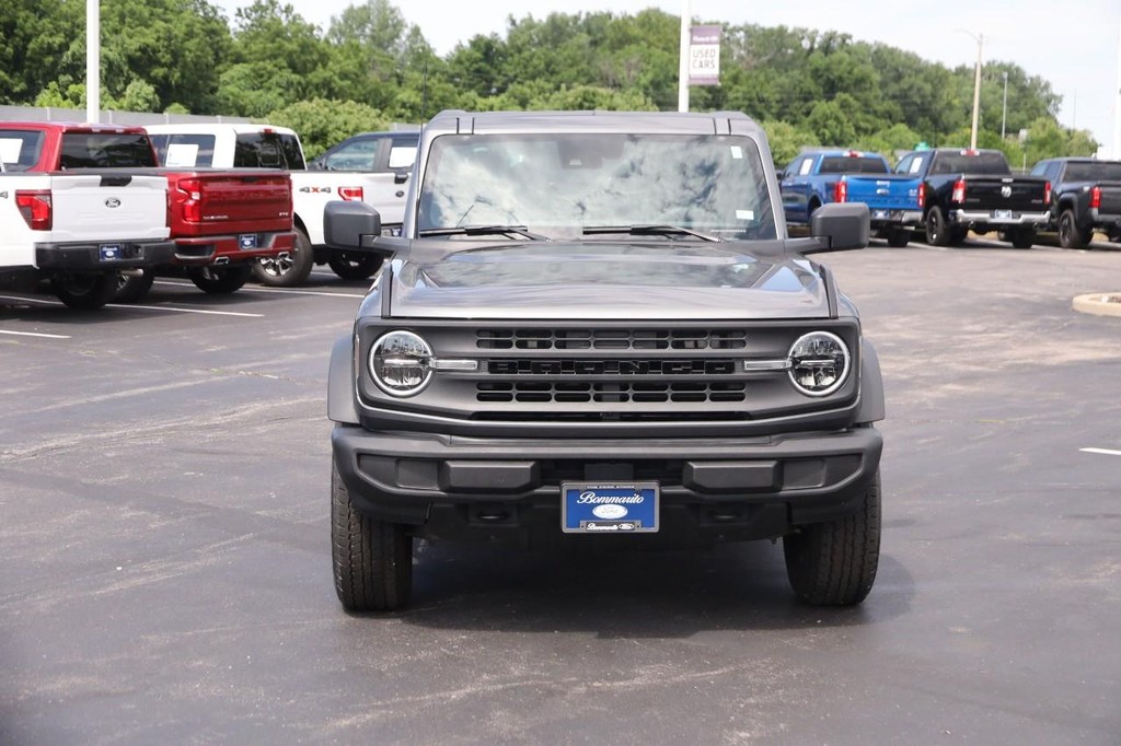 Ford Bronco Vehicle Full-screen Gallery Image 4