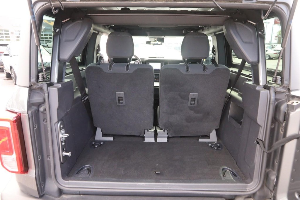 Ford Bronco Vehicle Full-screen Gallery Image 7