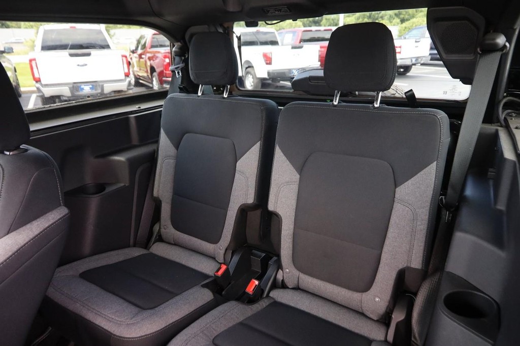 Ford Bronco Vehicle Full-screen Gallery Image 9