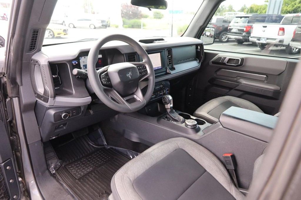 Ford Bronco Vehicle Full-screen Gallery Image 20