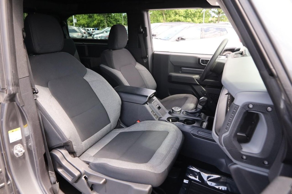 Ford Bronco Vehicle Full-screen Gallery Image 23