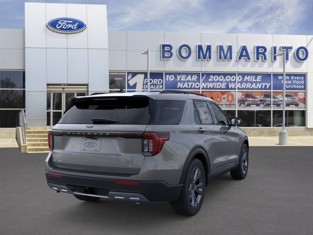 Ford Explorer Vehicle Full-screen Gallery Image 8