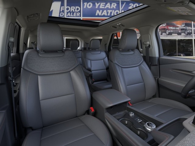 Ford Explorer Vehicle Full-screen Gallery Image 10
