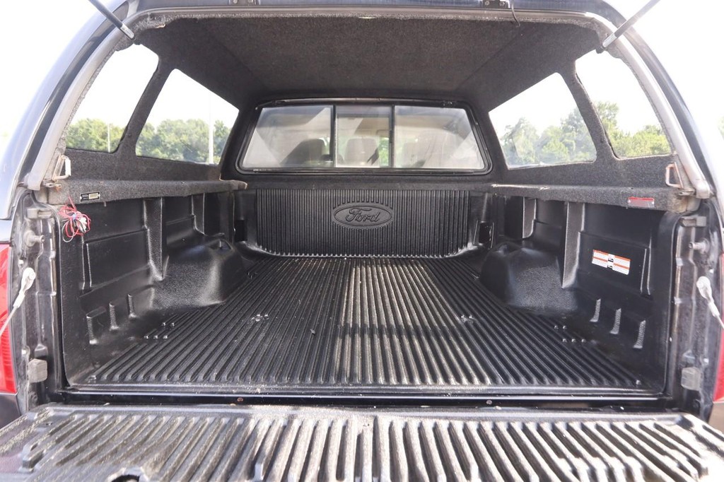 Ford Super Duty F-250 SRW Vehicle Full-screen Gallery Image 7
